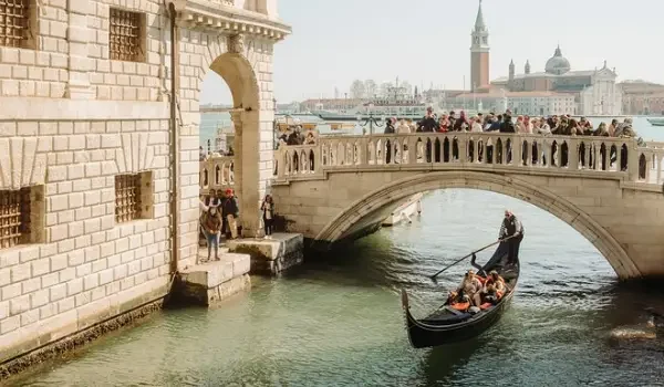 Doge’s Palace & Gondola Ride