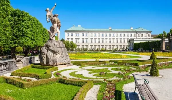 Visit Mozart Palace (1)